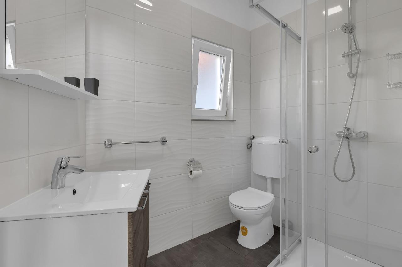 Apartments By The Sea Podgora, Makarska - 2596 Exterior photo