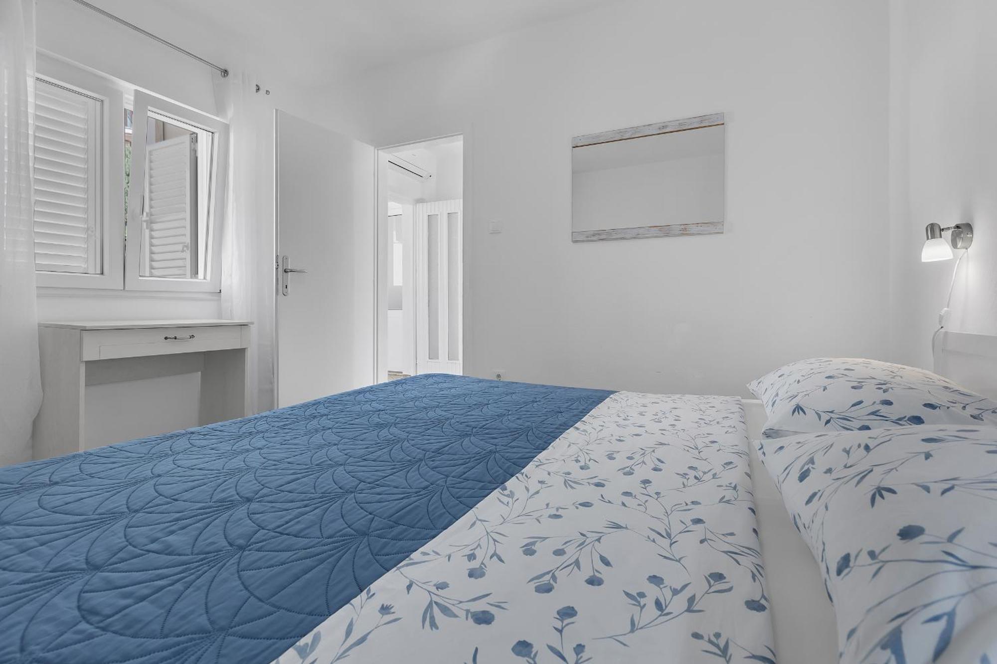 Apartments By The Sea Podgora, Makarska - 2596 Room photo